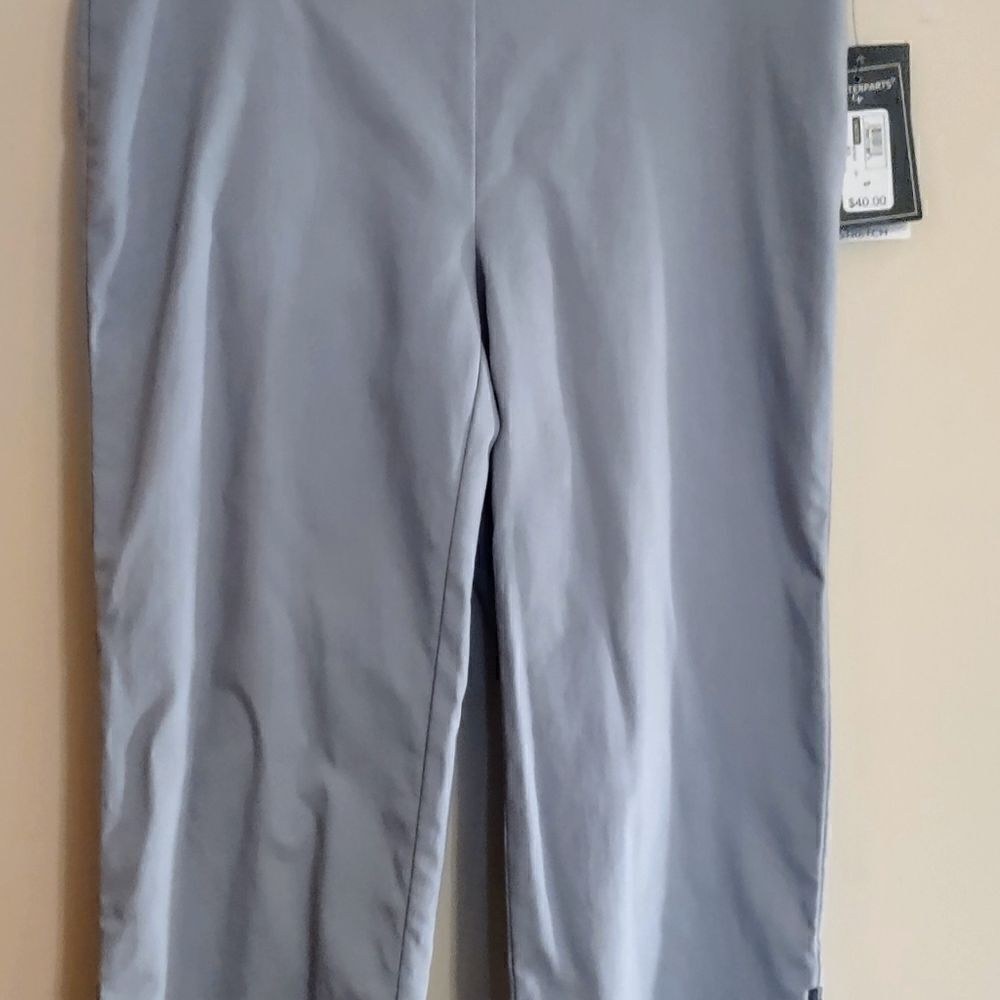 New Counterparts Women's Size 6P super stretch antique blue Capri studded accent